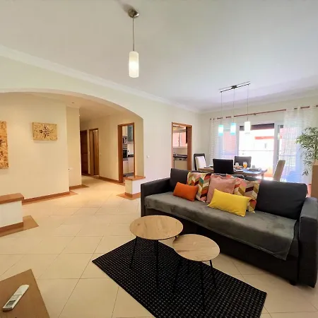 Victoria Gardens With Pool By Homing *