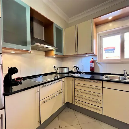 Victoria Gardens With Pool By Homing Apartment