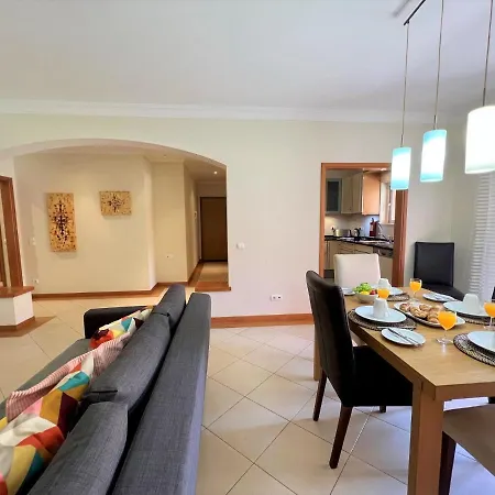 Victoria Gardens With Pool By Homing Apartment