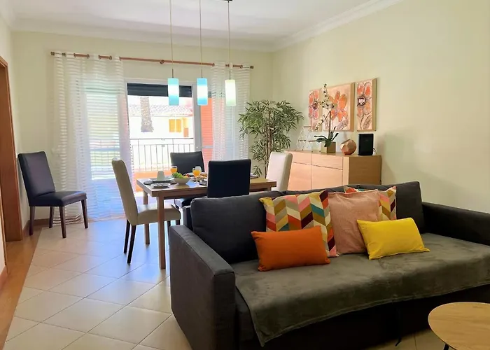 Victoria Gardens With Pool By Homing *