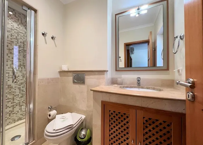 Victoria Gardens With Pool By Homing