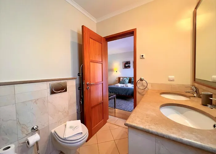 Victoria Gardens With Pool By Homing *