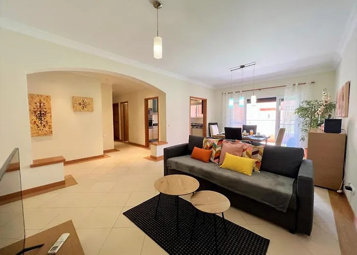 Victoria Gardens With Pool By Homing *