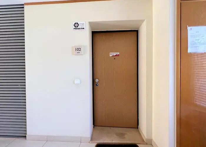 Victoria Gardens With Pool By Homing *