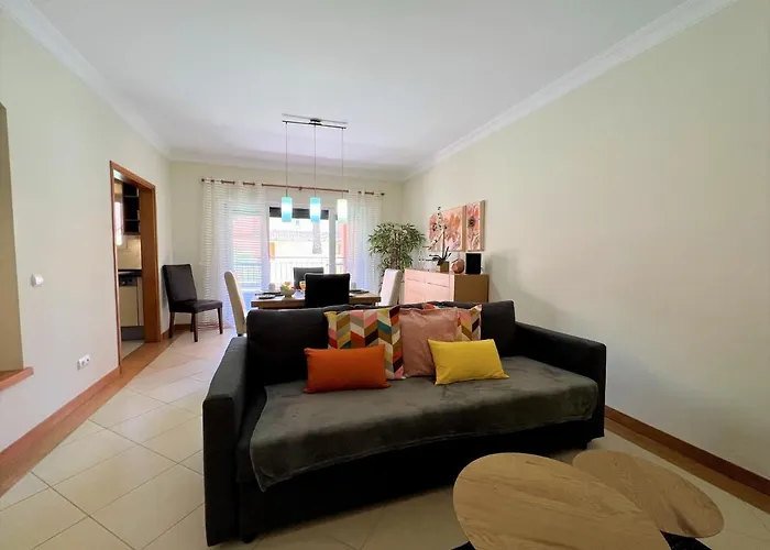 Victoria Gardens With Pool By Homing Apartment