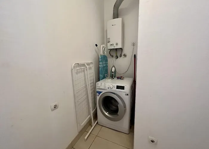 Apartment Victoria Gardens With Pool By Homing