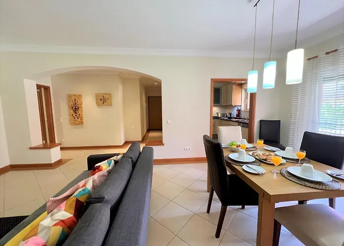 Victoria Gardens With Pool By Homing Apartment