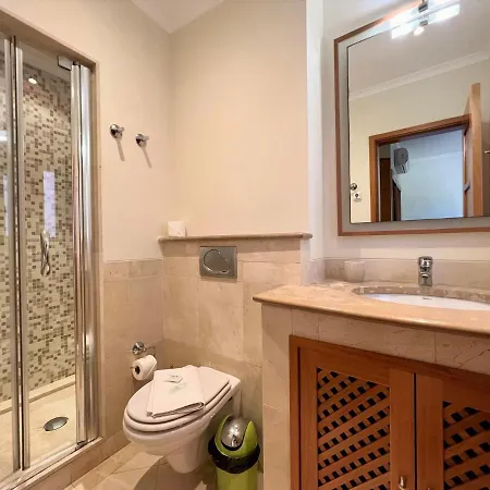 Victoria Gardens With Pool By Homing *