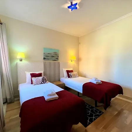 Victoria Gardens With Pool By Homing