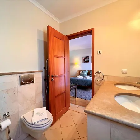 Victoria Gardens With Pool By Homing *