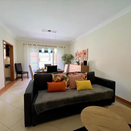 Victoria Gardens With Pool By Homing Апартаменты