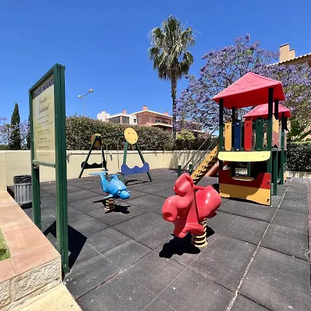 Victoria Gardens With Pool By Homing Апартаменты *