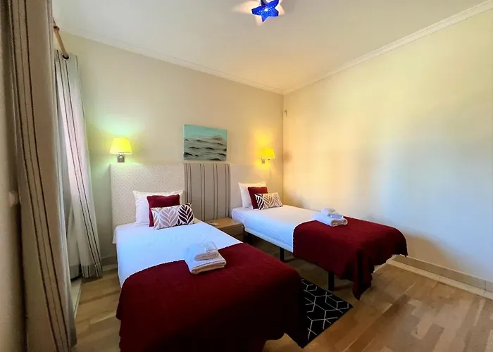 Victoria Gardens With Pool By Homing