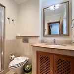Victoria Gardens With Pool By Homing
