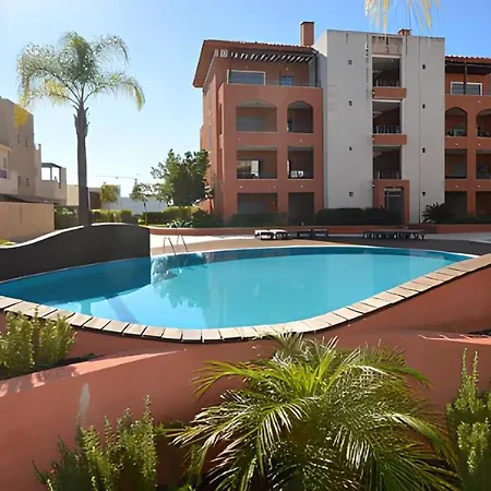 Apartmán Victoria Gardens With Pool By Homing